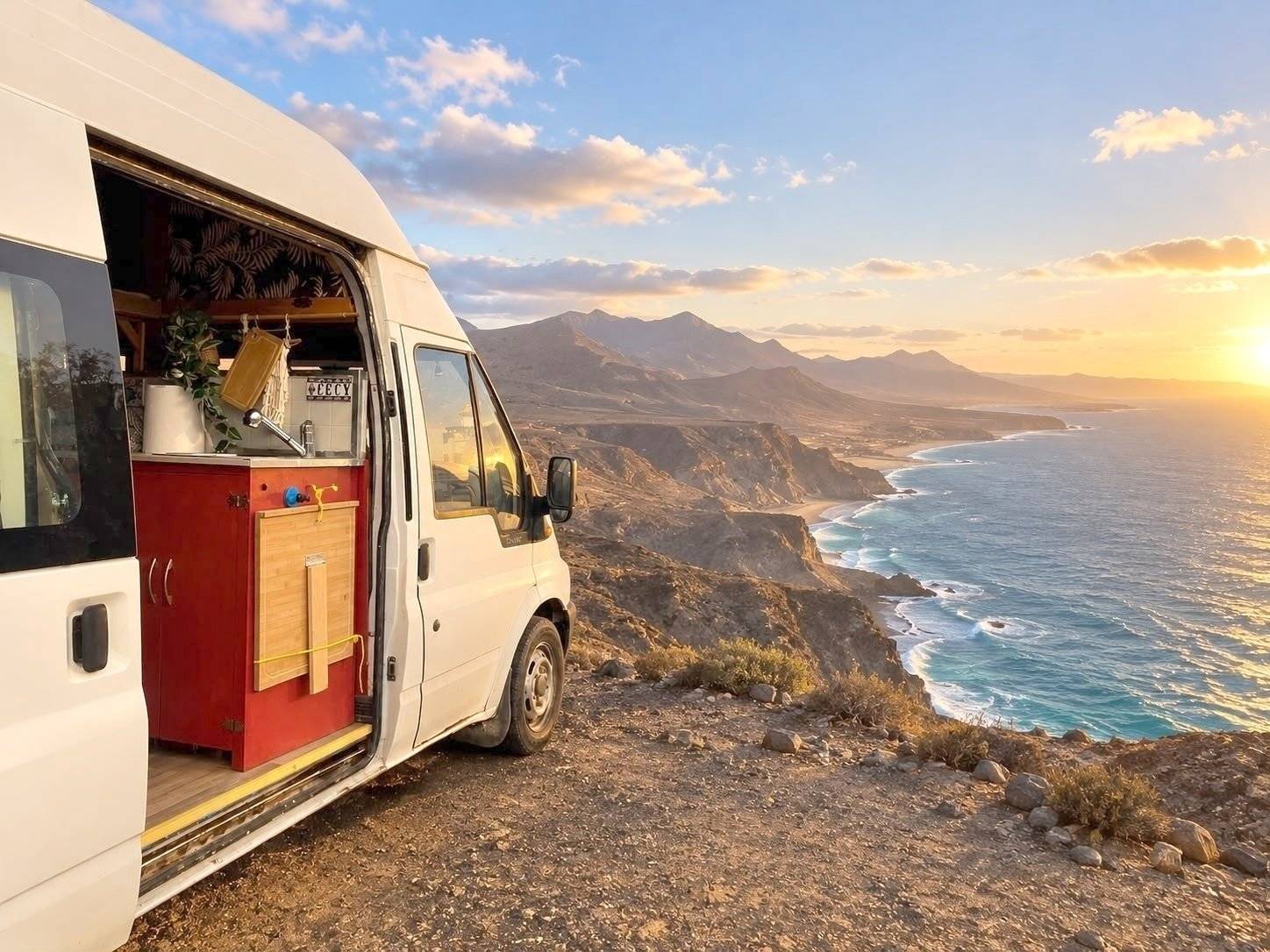 Vue avant de 3/4 Ford Transit - Yescapa