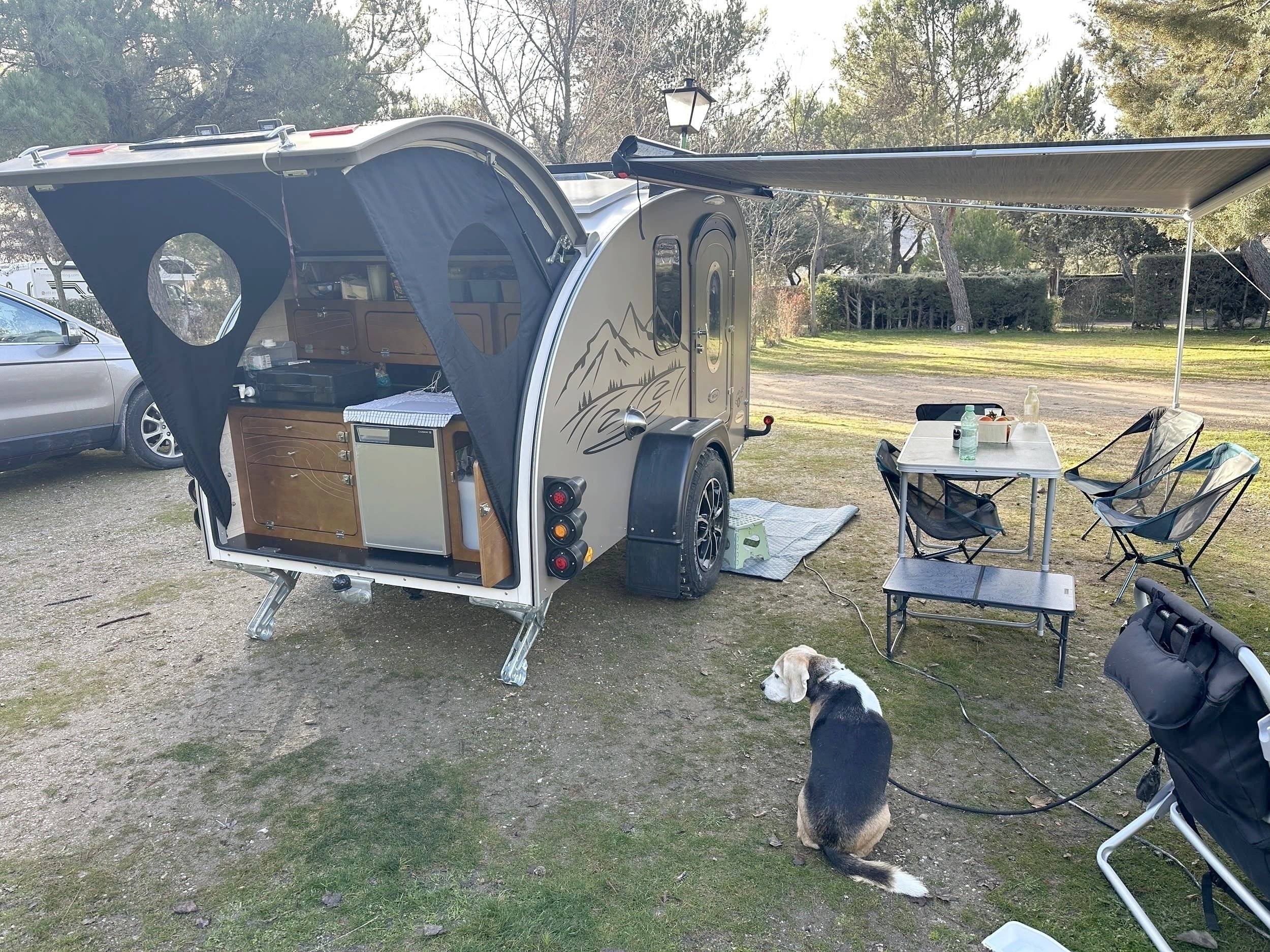 Dining Area . - Yescapa