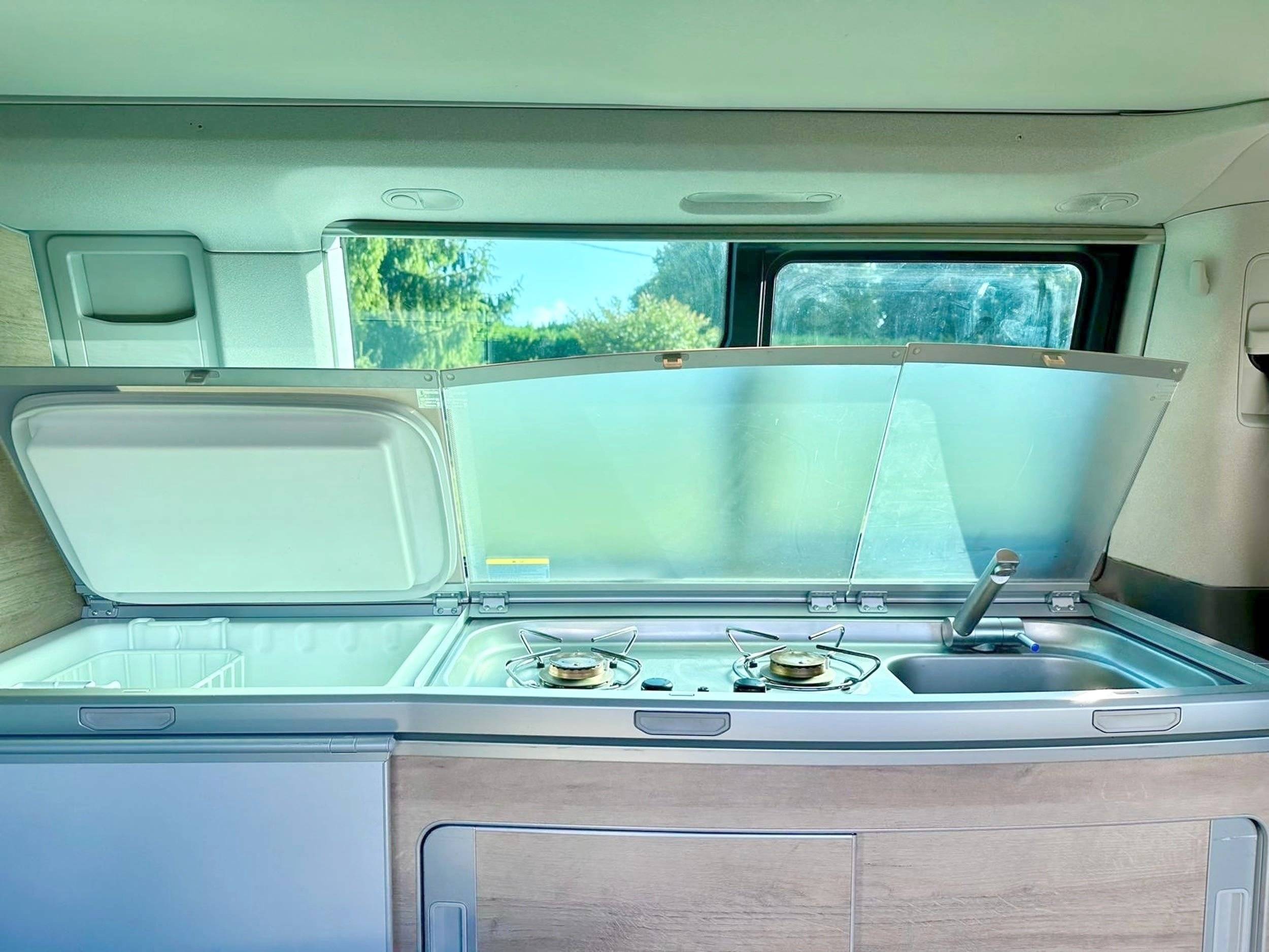 Dinette Volkswagen T6.1 California Coast - Yescapa