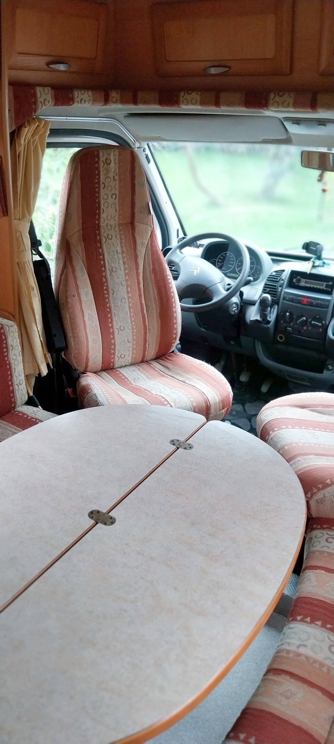 Coin repas Citroën Jumper 2,8 HDI 127 cv - Yescapa