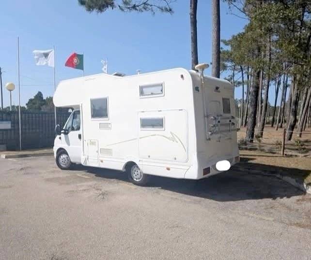 Vista de 3/4 Fiat Ducato 2.8 JTD - Yescapa