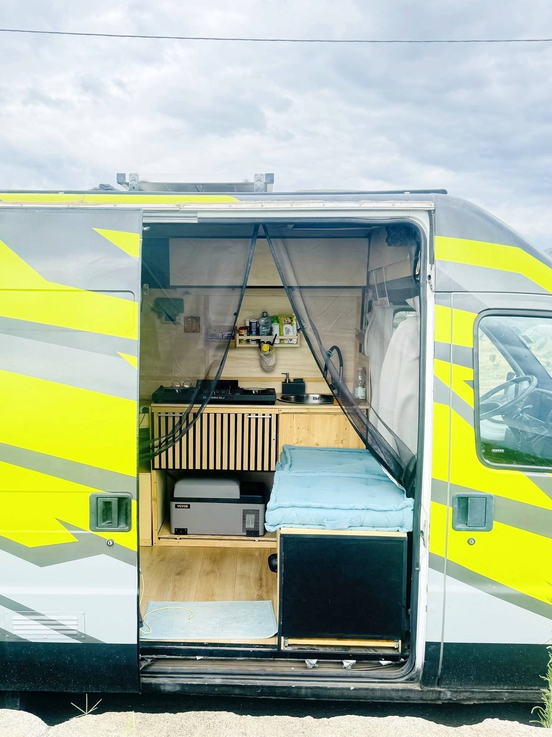 Área de jantar Fiat Ducato 2,3 l 115 ch - Yescapa