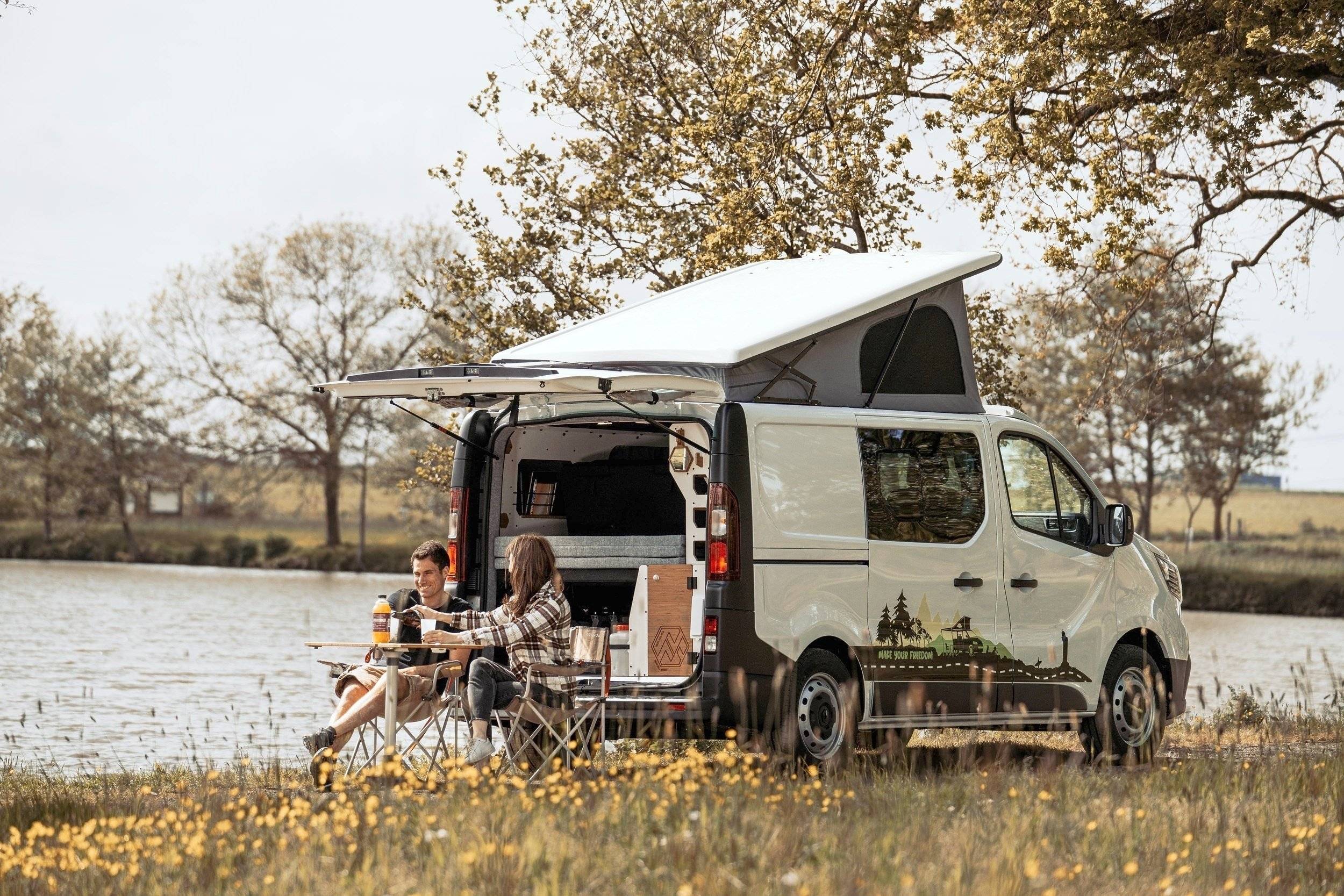 schräge Vorderansicht Renault RENAULT TRAFIC 3 Grand Confort - Yescapa