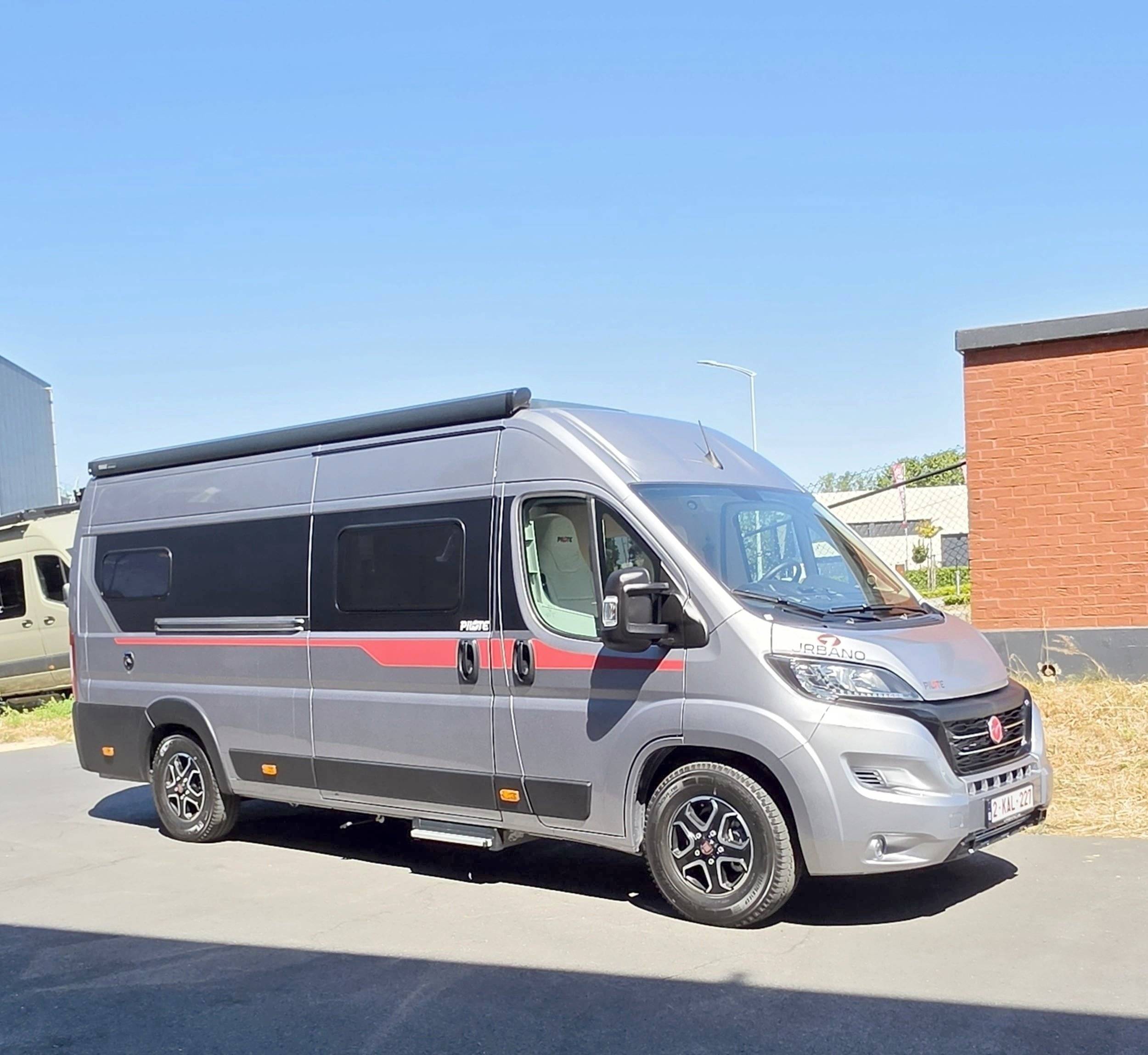 Front view from 3/4 Fiat - Yescapa
