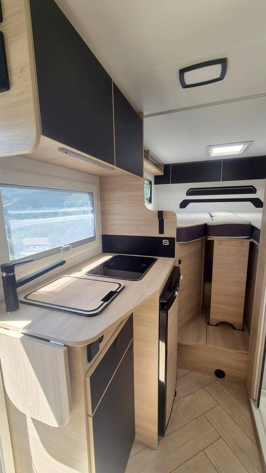 Challenger ford transit