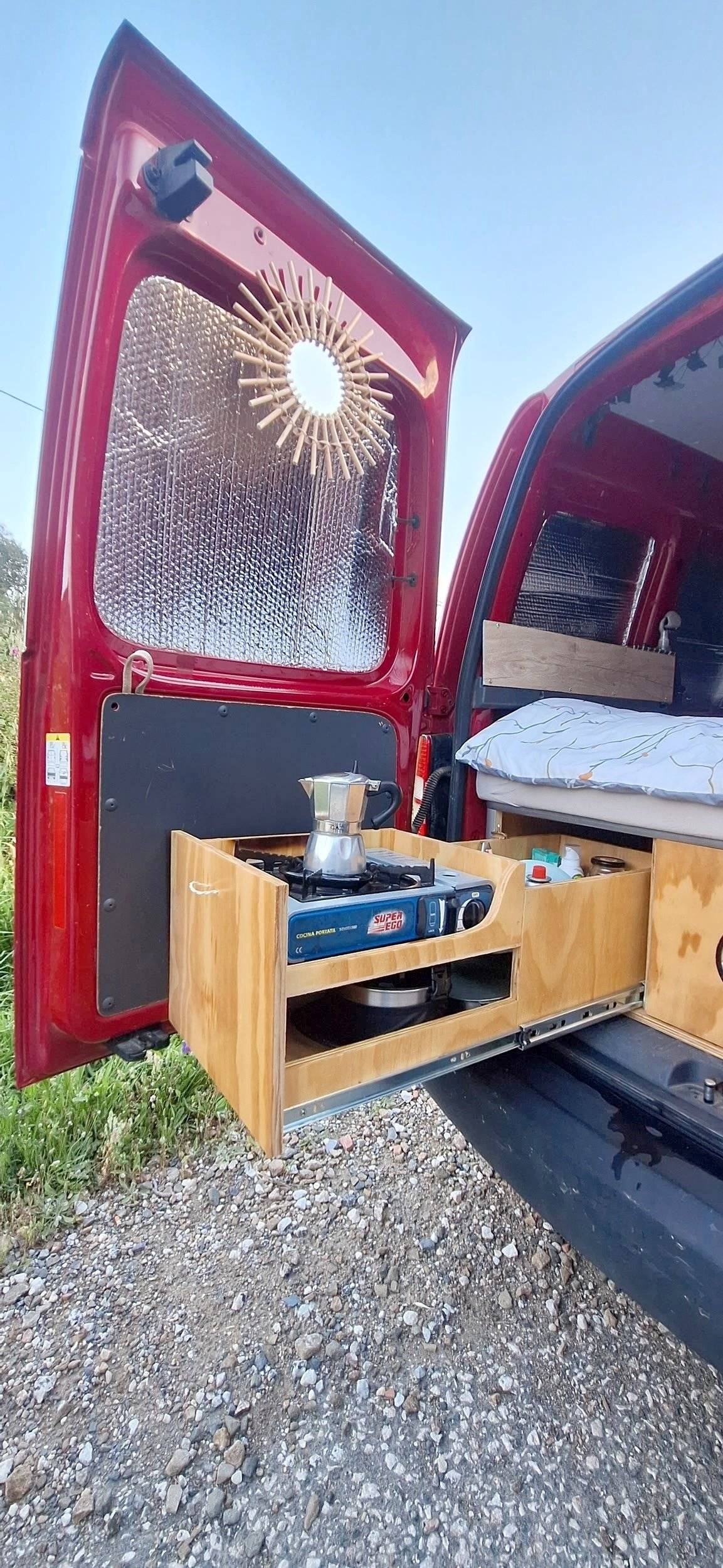Kitchen Volkswagen Caddy 1,6 l 75 ch - Yescapa