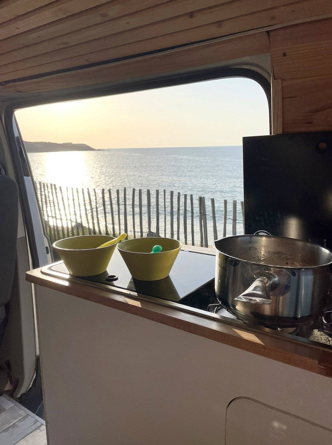 Dining Area Volkswagen Volkswagen Transporter - Yescapa