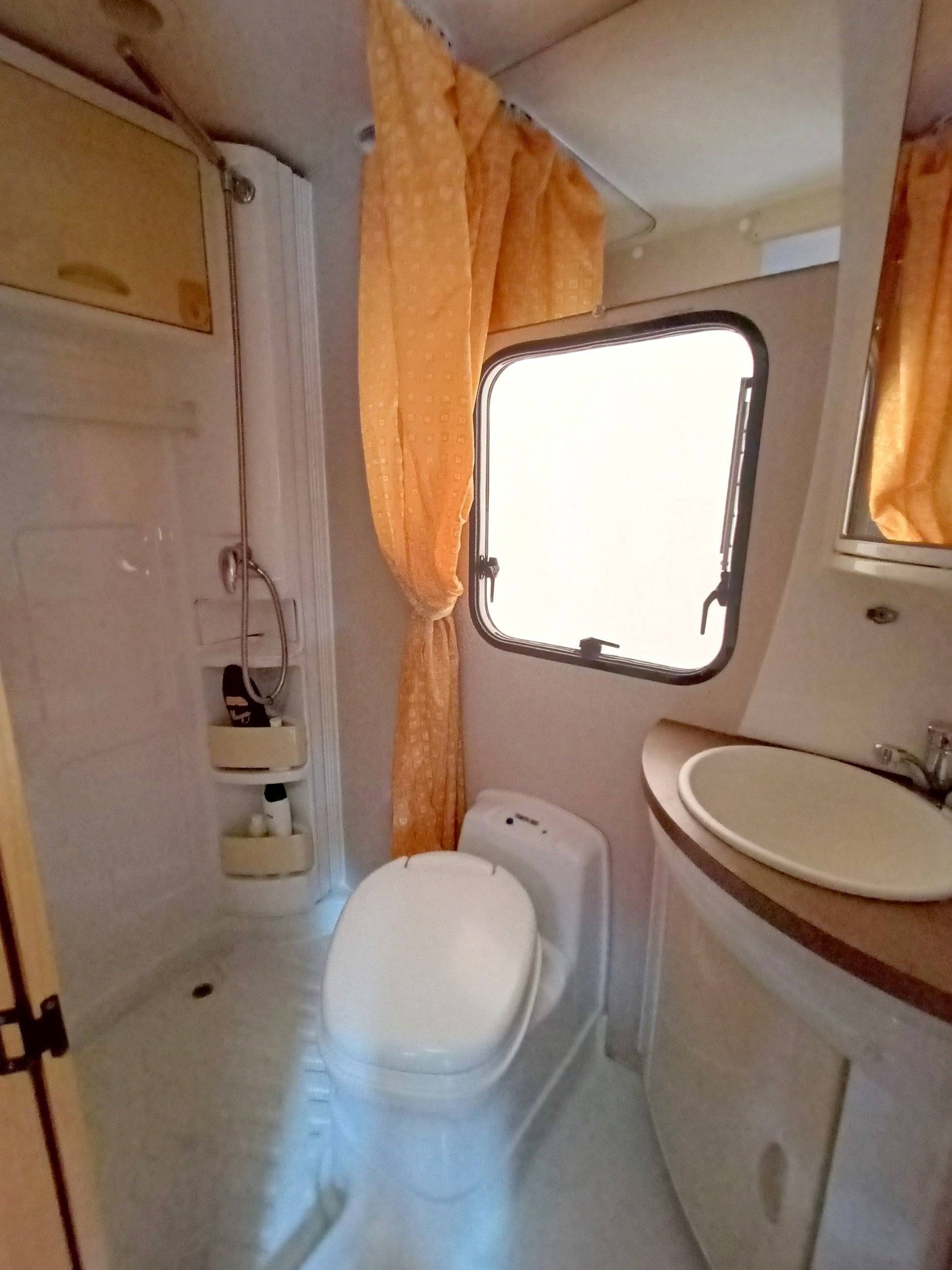 Challenger FORD TRANSIT