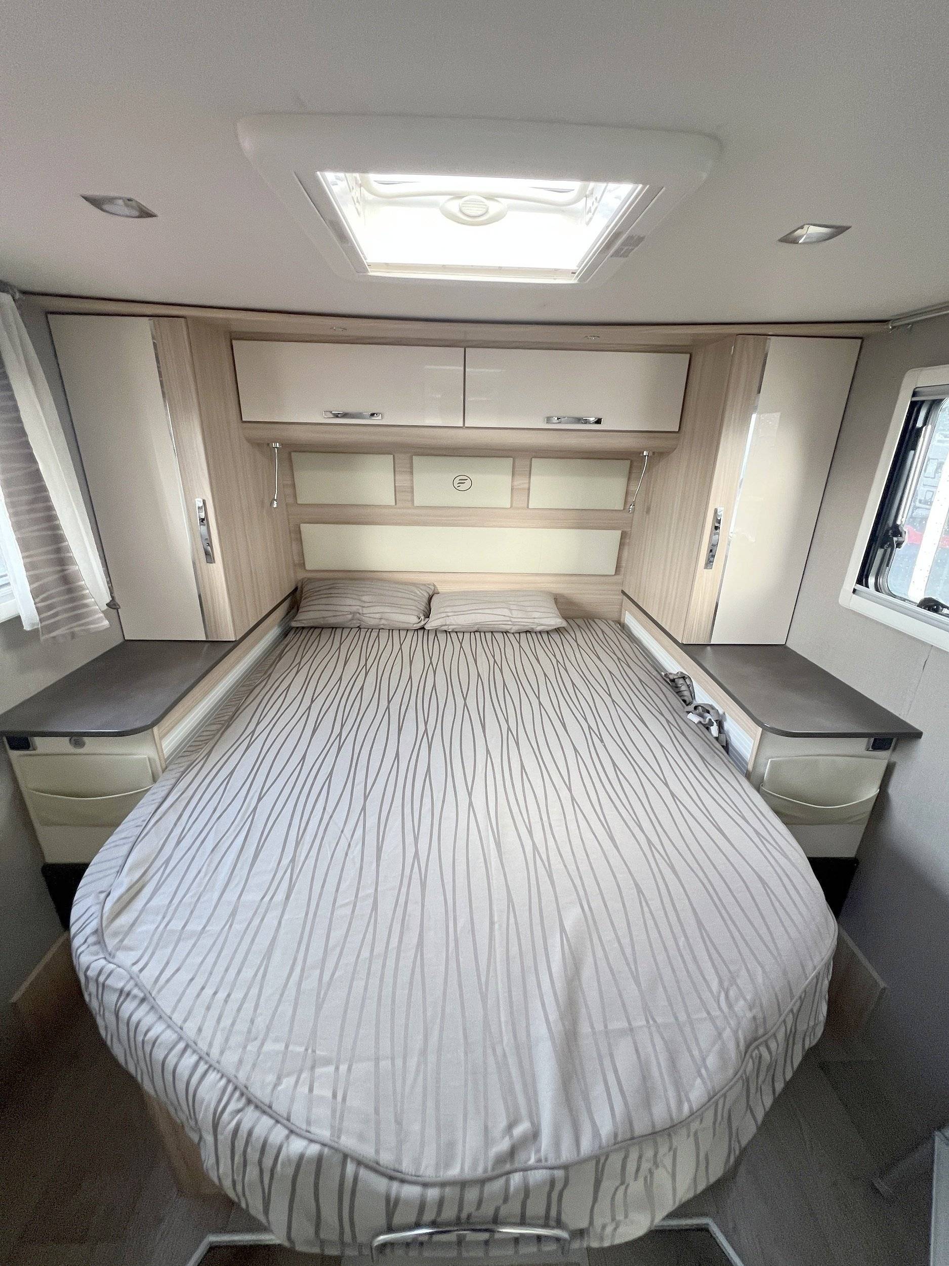 Berth Fiat Ducato 2,3 l 180 ch/Al-Ko - Yescapa