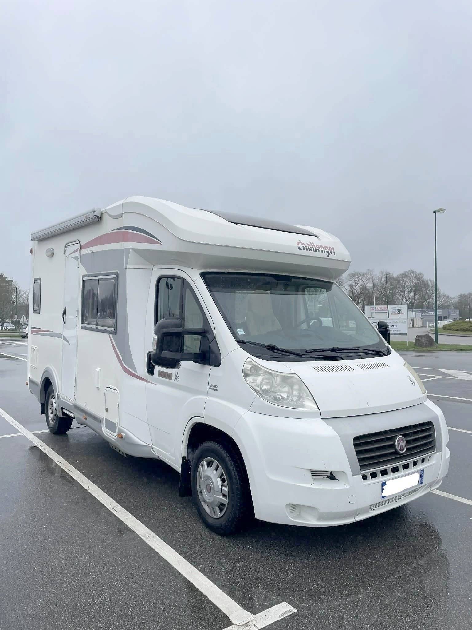 Front view from 3/4 Fiat 2,3 l 130 ch - Yescapa