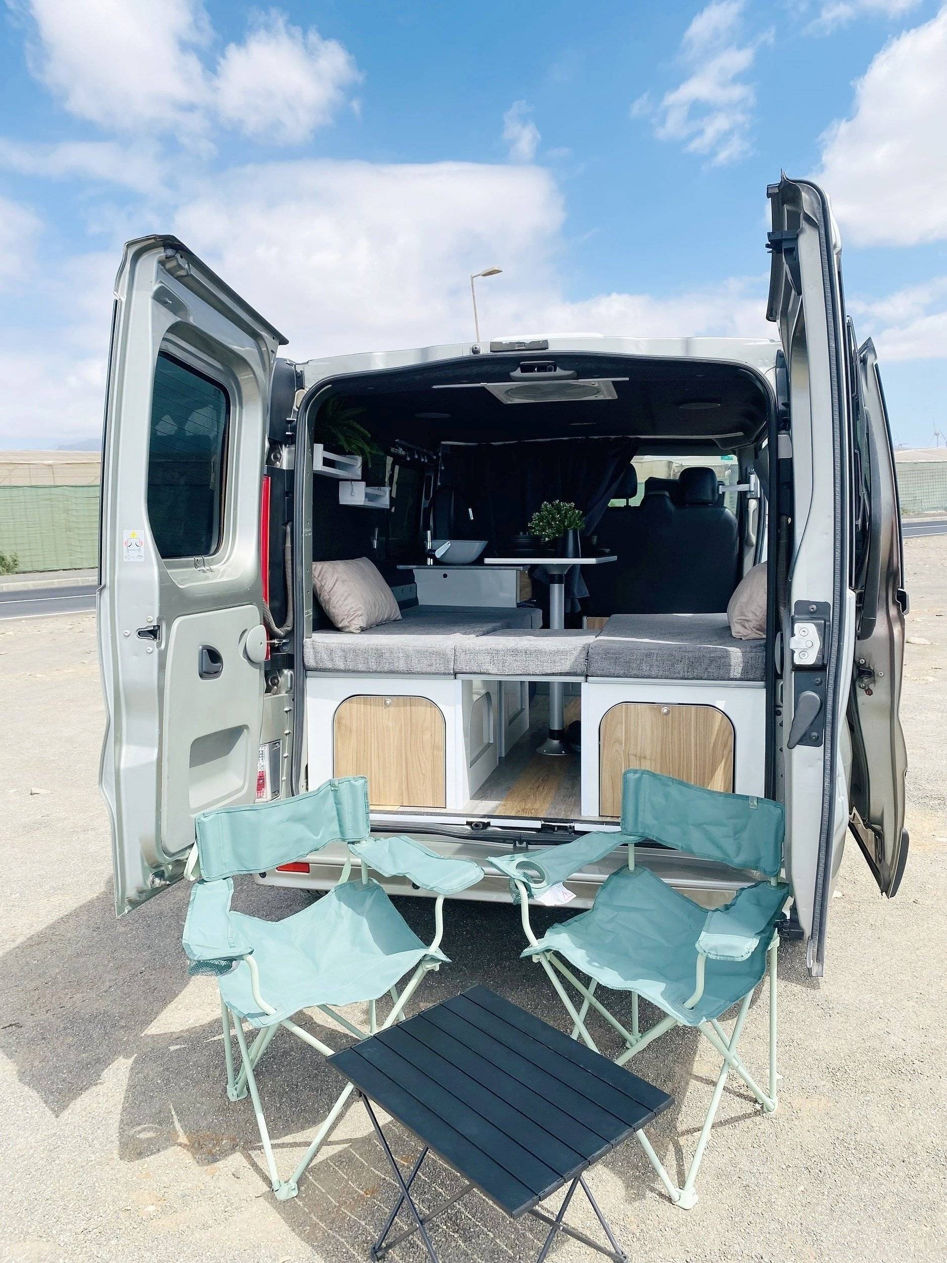 Plazas en cama Renault Trafic 2,0 l dCi 115 ch - Yescapa