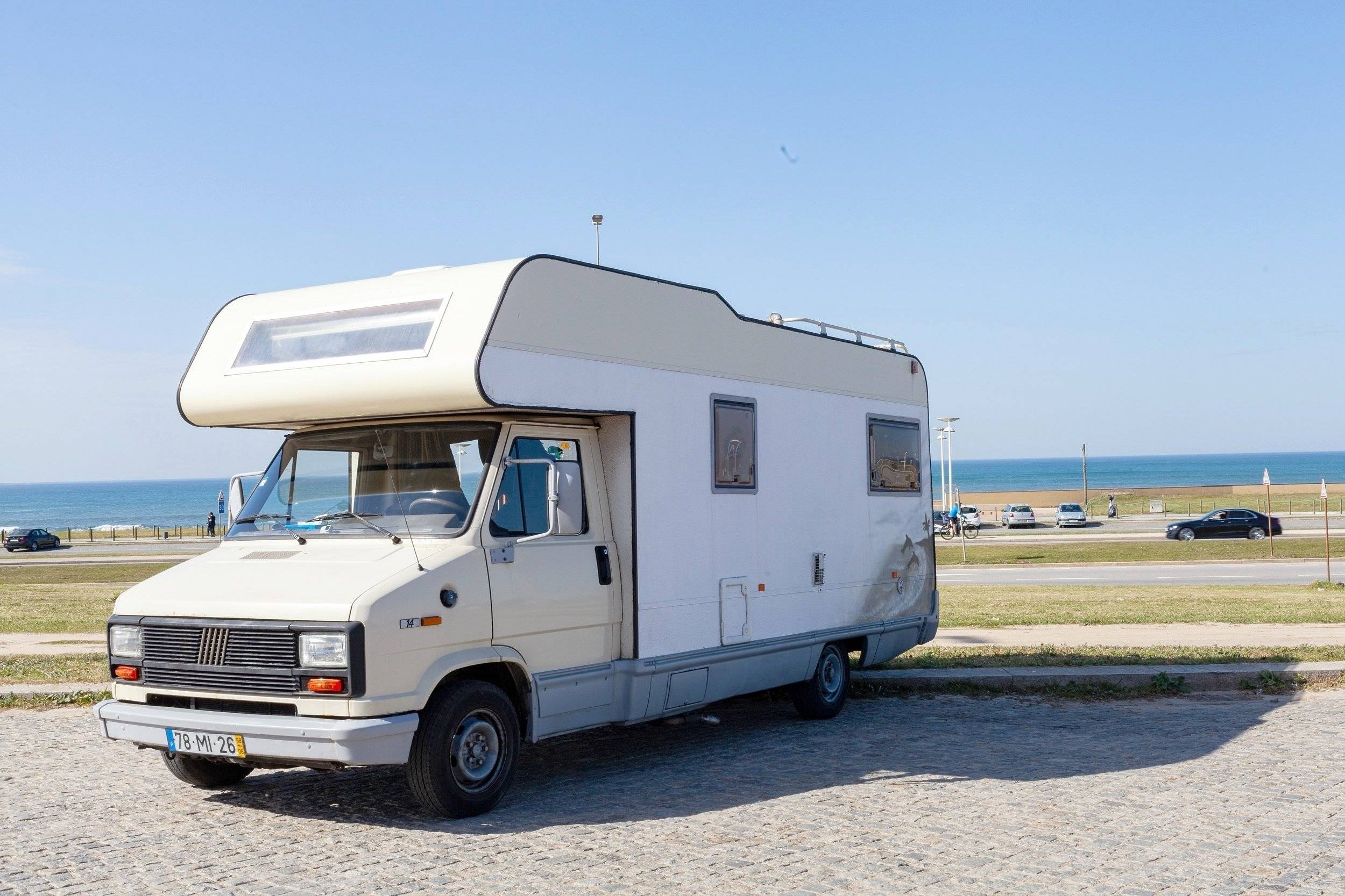 Front view from 3/4 Fiat Ducato 280 - Yescapa