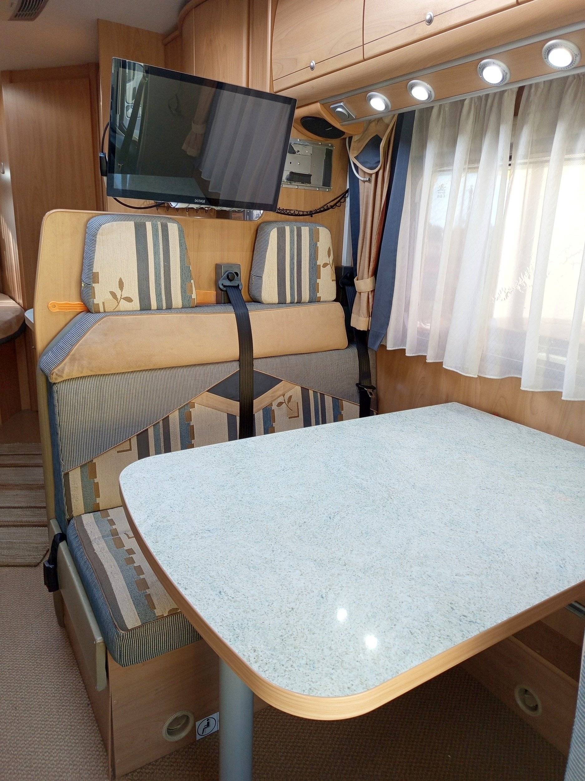 Dining Area Fiat - Yescapa