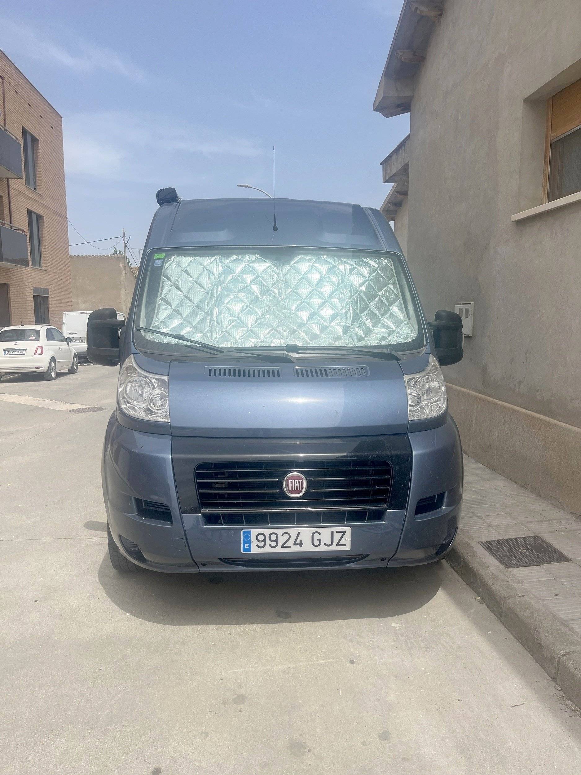 Vista frontale a ¾  - Yescapa