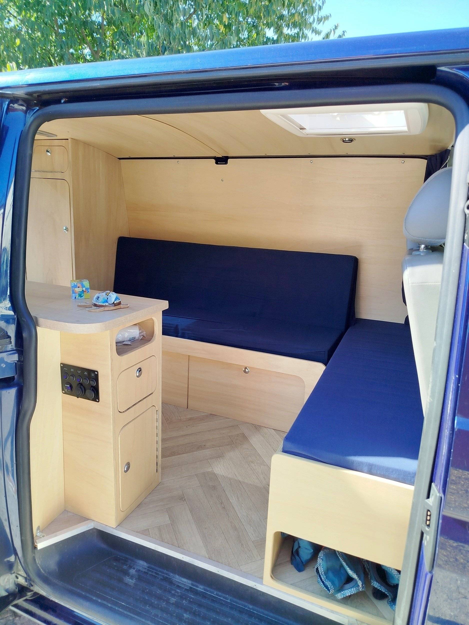 Coin repas Volkswagen T5 1,9 l tdi 85 ch - Yescapa