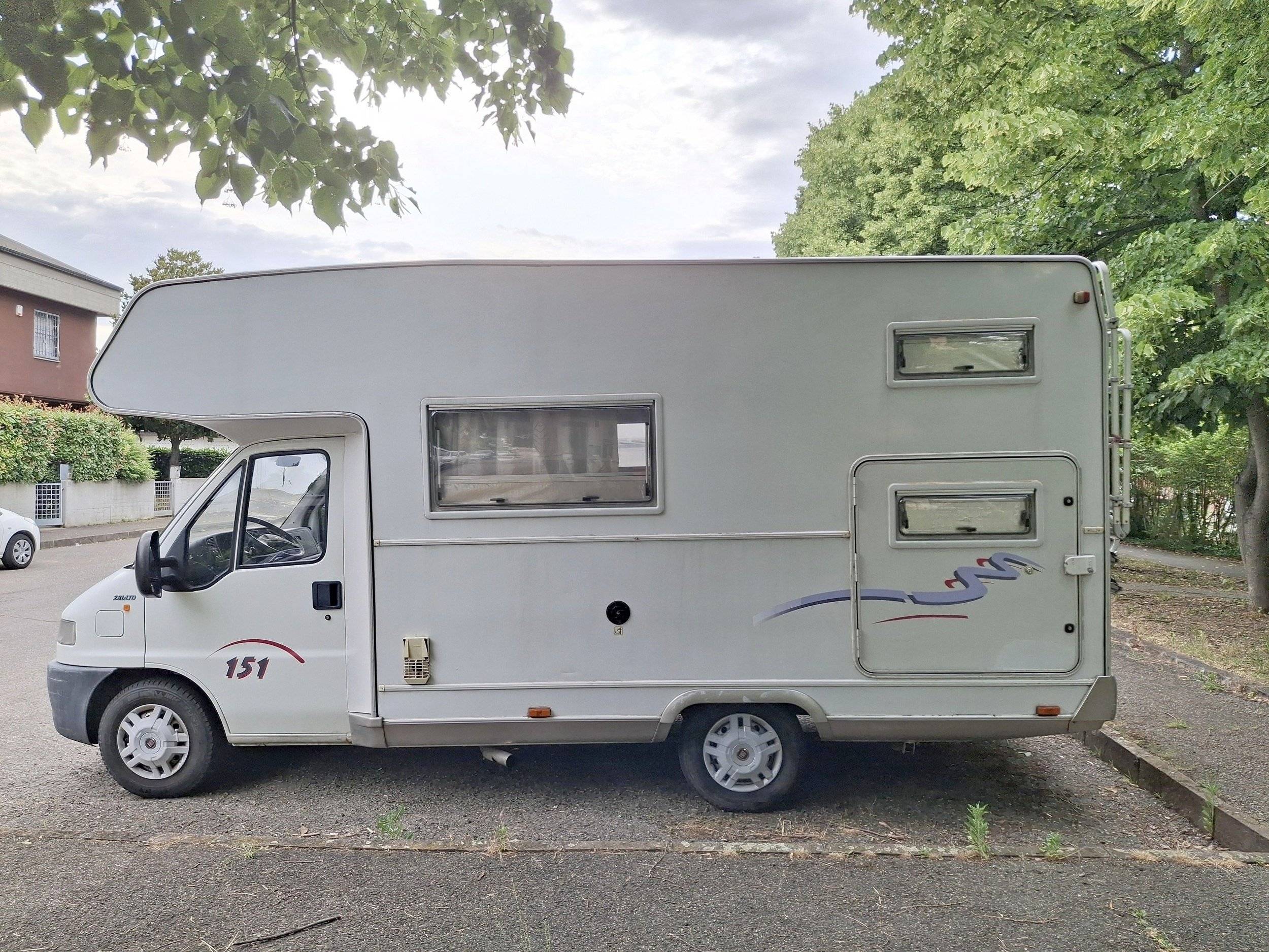 Front view from 3/4 Fiat Ducato 2,8 l 115 ch/Al-Ko - Yescapa