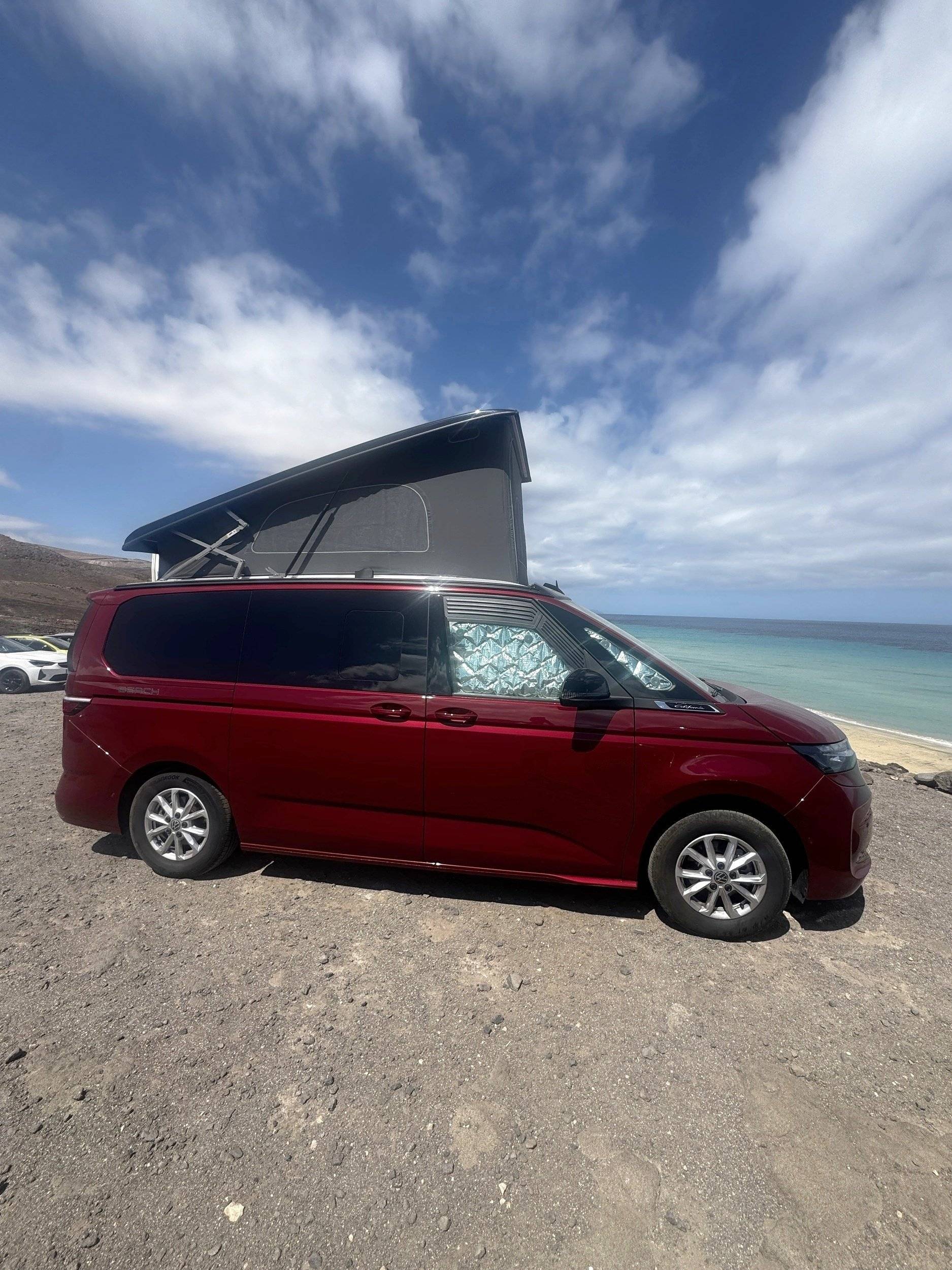 Vista del vehículo ángulo delantero Volkswagen California T7 DSG Beach + - Yescapa