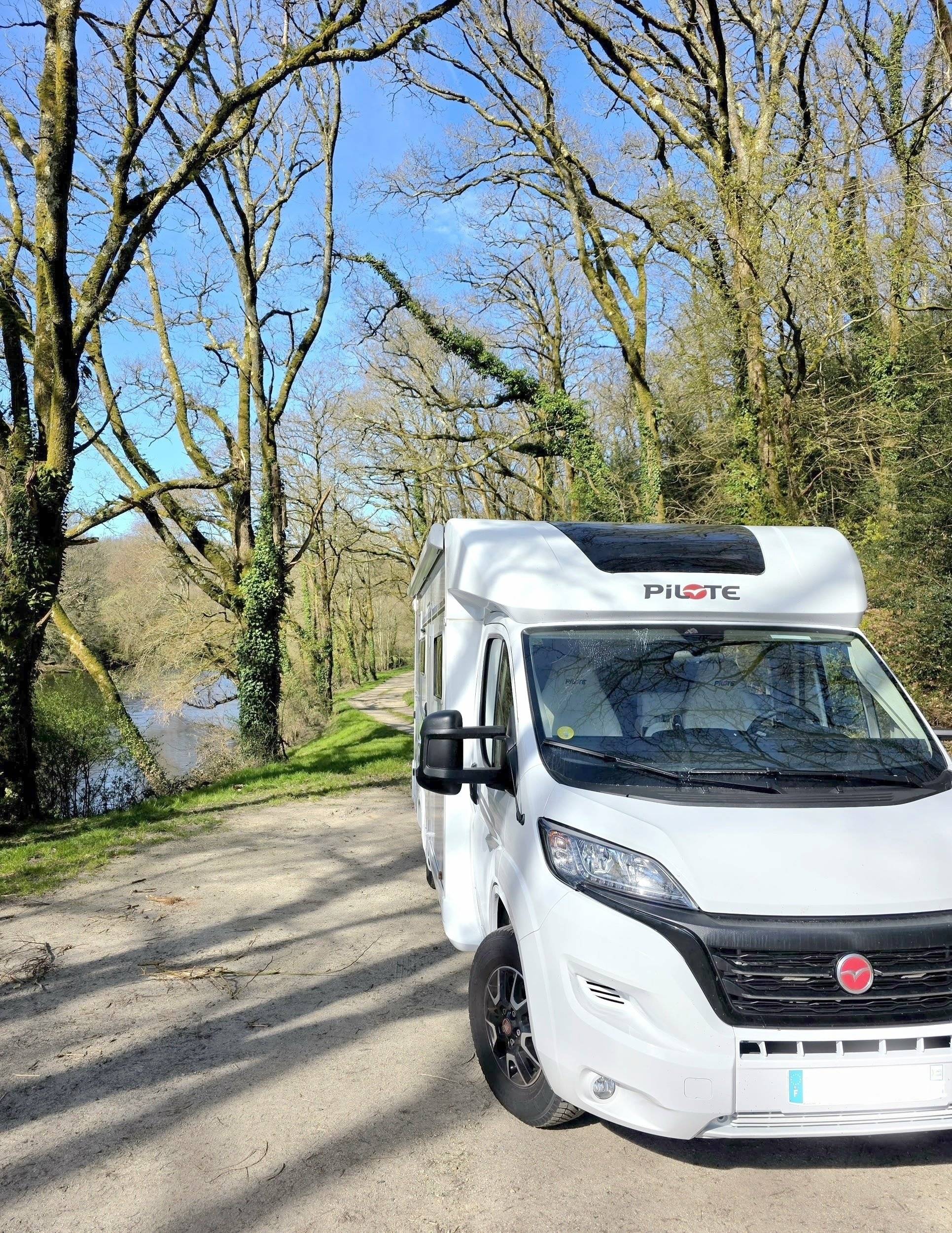 Pilote P 696 D Essentiel