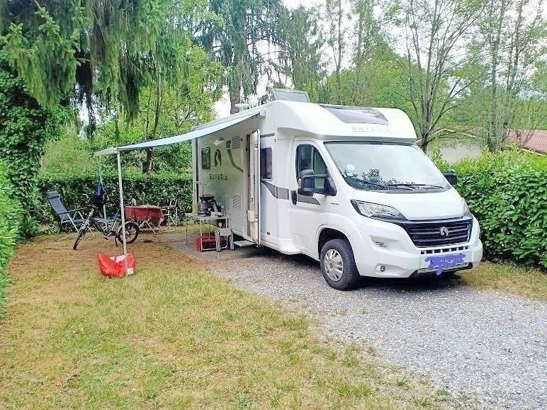 Low profile RV 