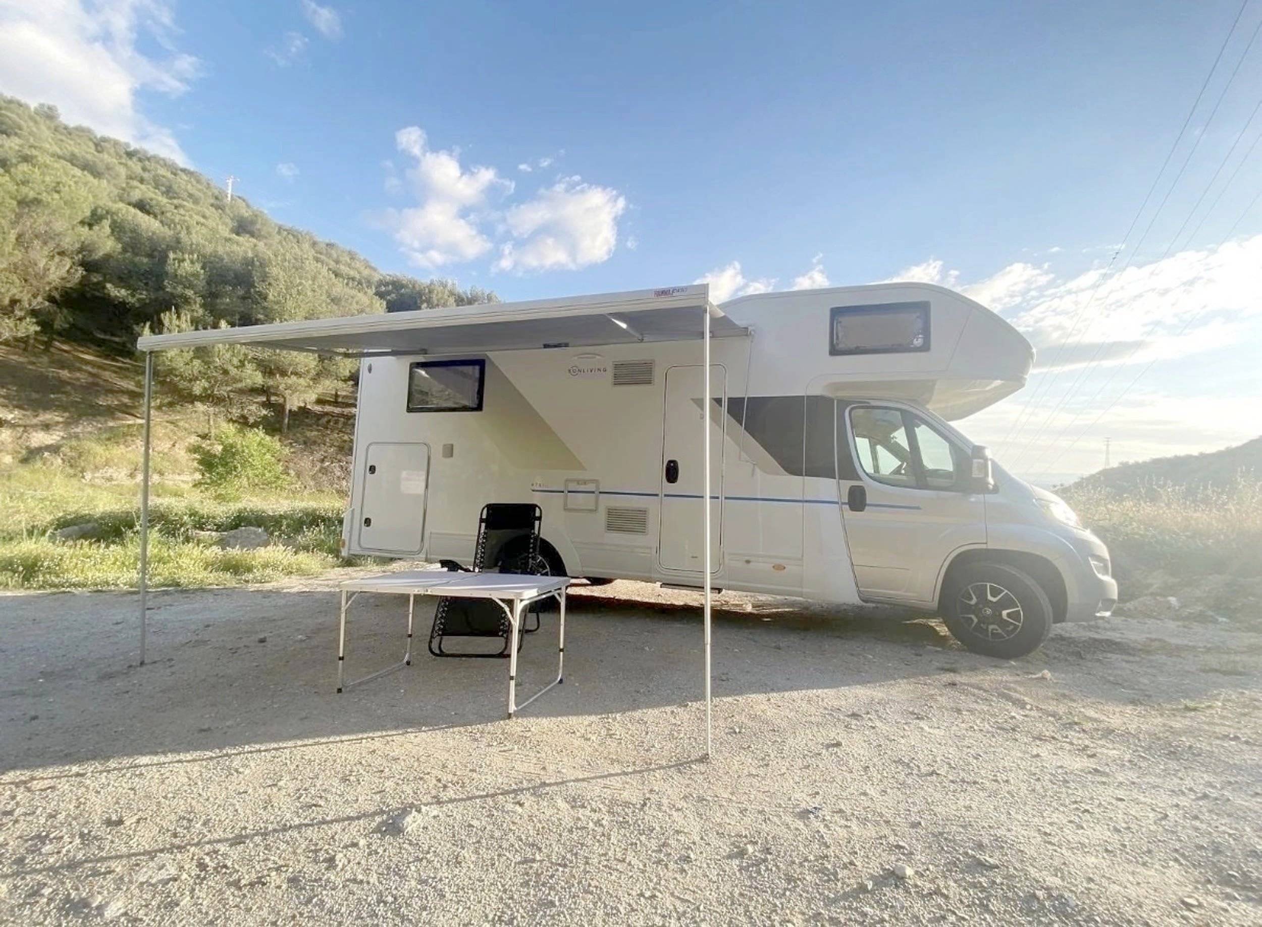 Adria Sunliving A75DP