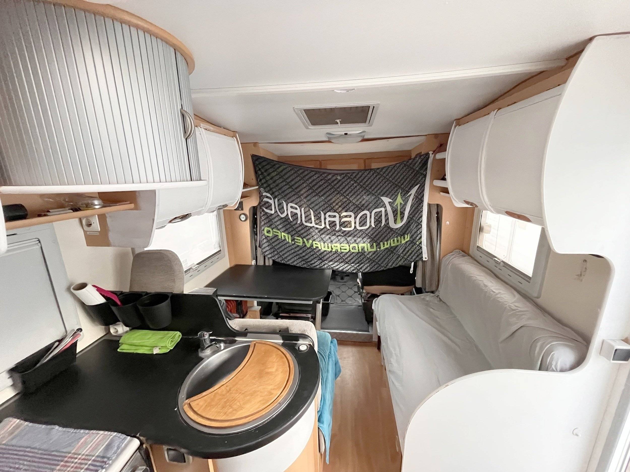 Dining Area Fiat Ducato 2,8 l 115 ch/Al-Ko - Yescapa