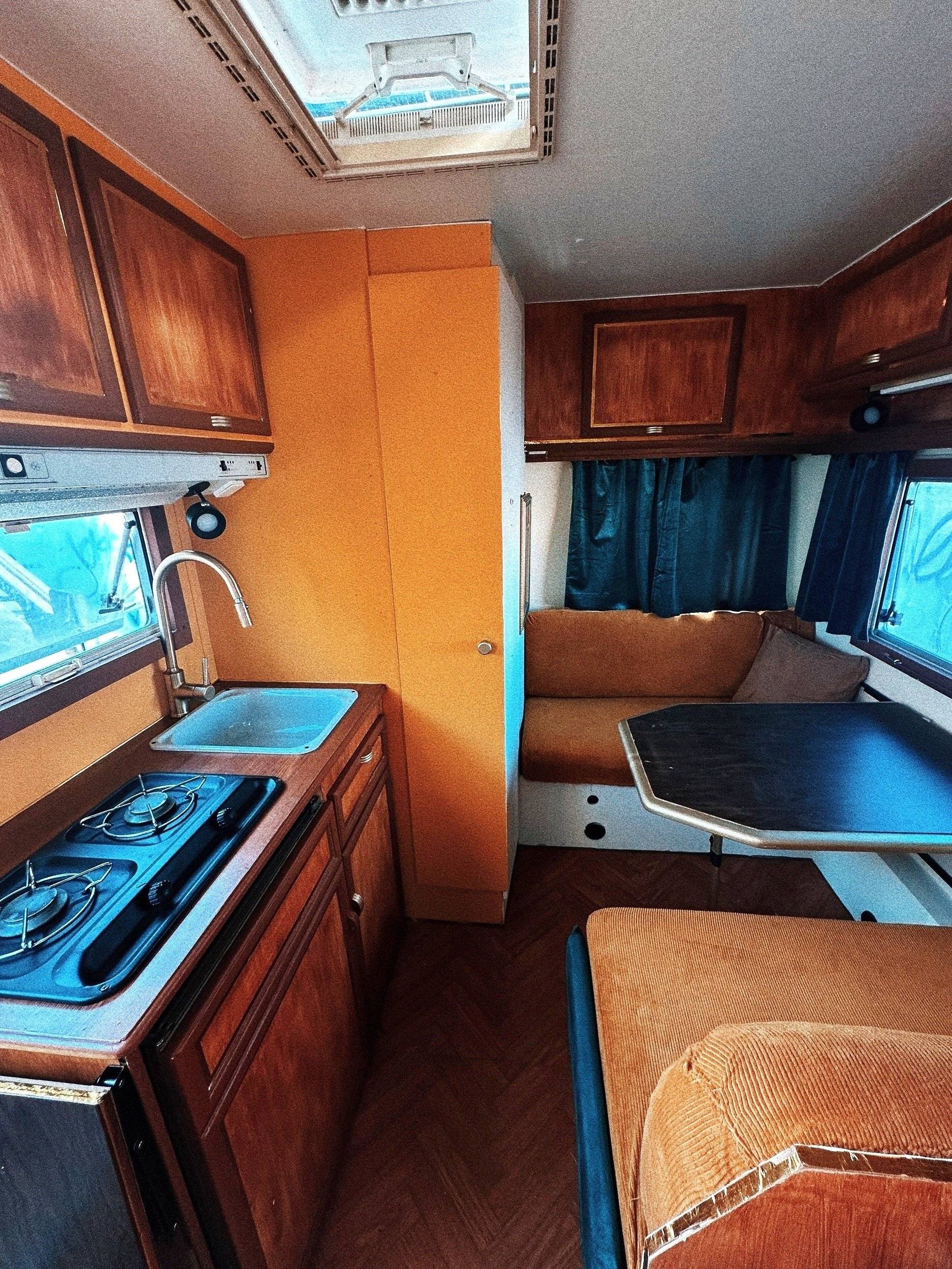 Dining Area Fiat Fiat talento - Yescapa