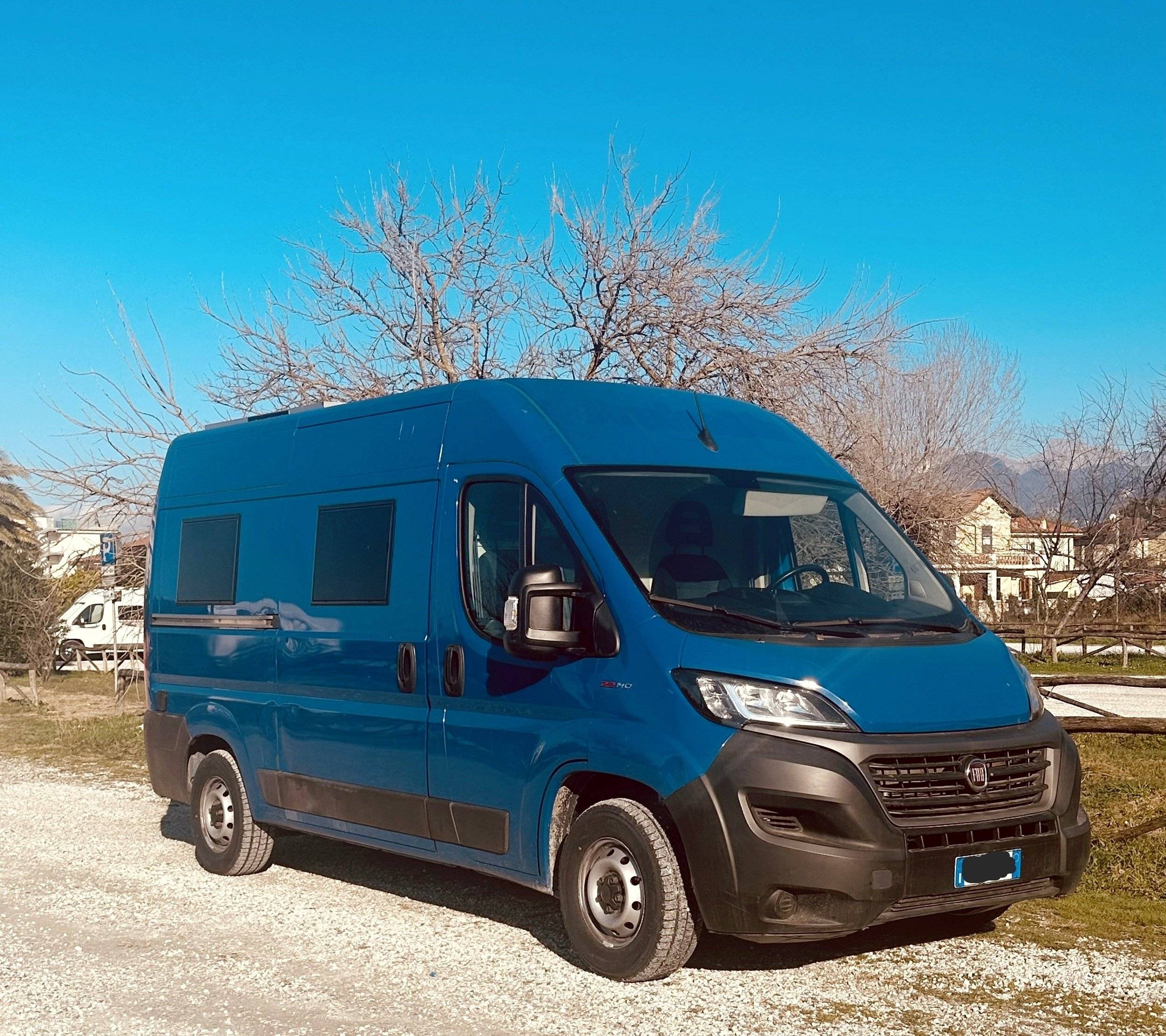 Voorkant 3/4  - Yescapa