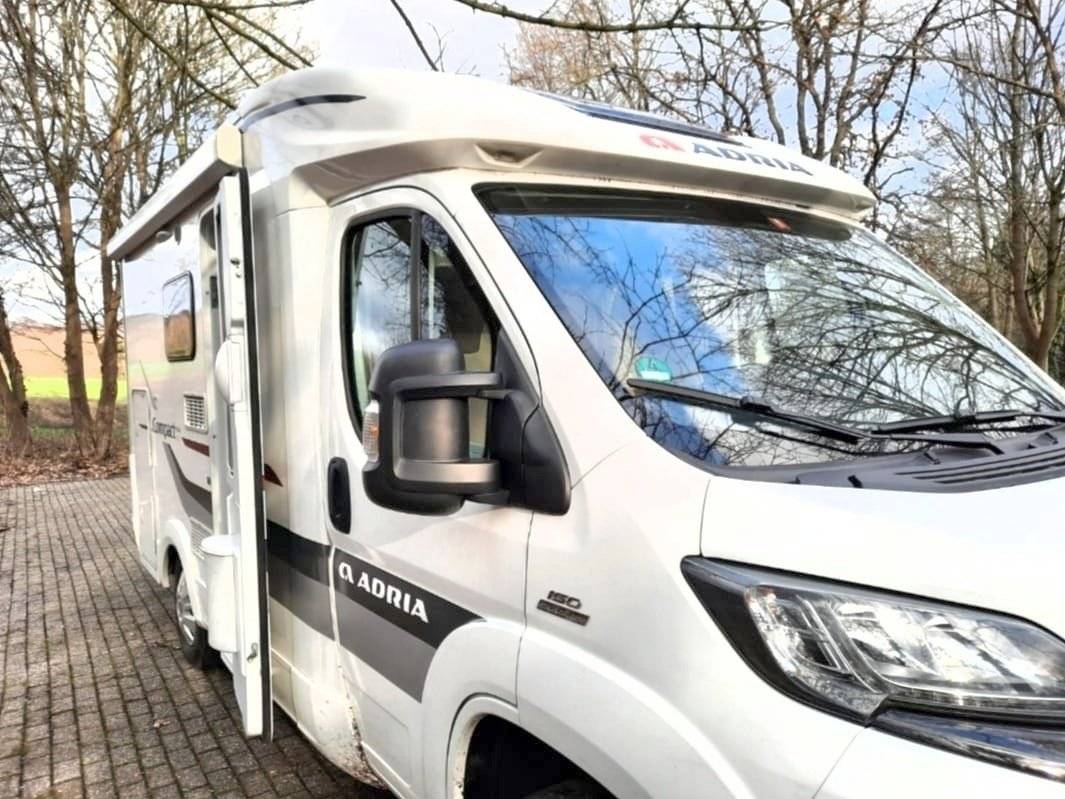 Adria Compact SLS mit Slide Out Ducato 2,3 l Multijet 120 ch.