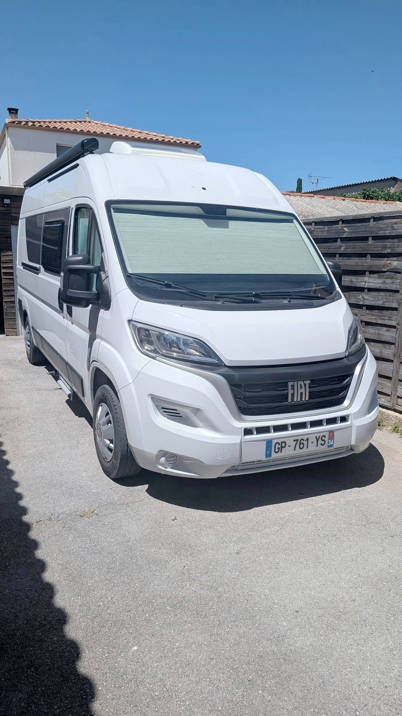 Front view from 3/4 Fiat Ducato 2,3 l 140 CV - Yescapa