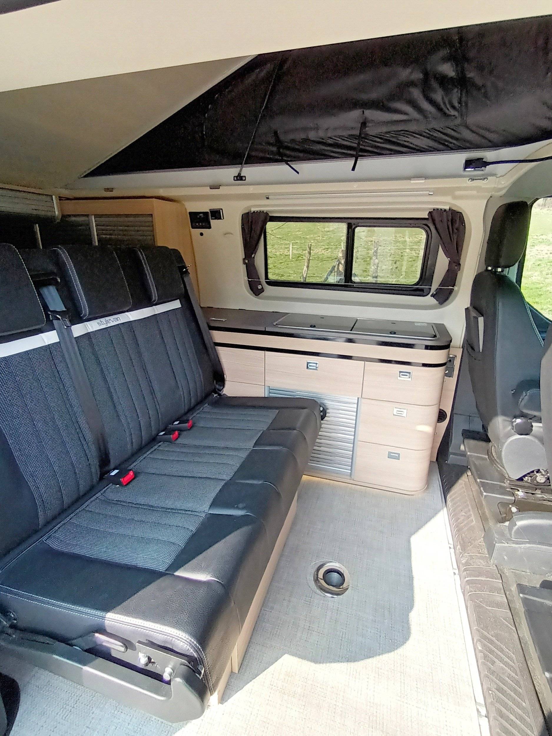 Área de jantar Ford Ford Transit Custom - Yescapa