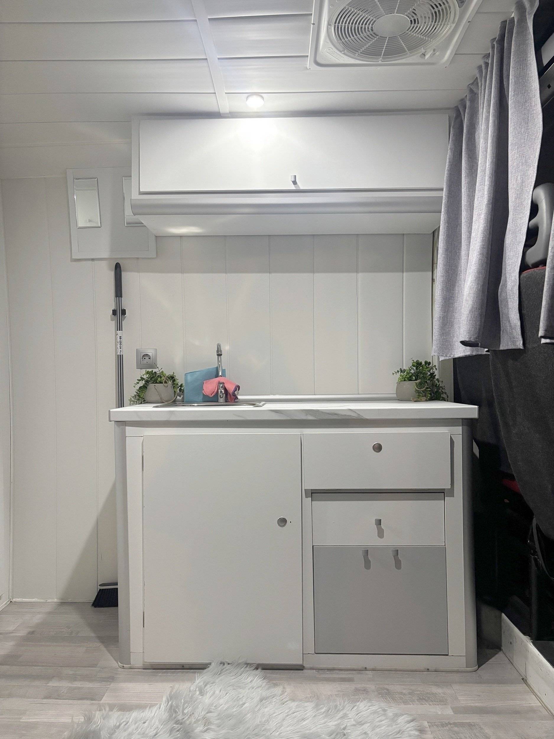 Dinette Fiat Ducato 2,3 l Multijet 130 ch. - Yescapa