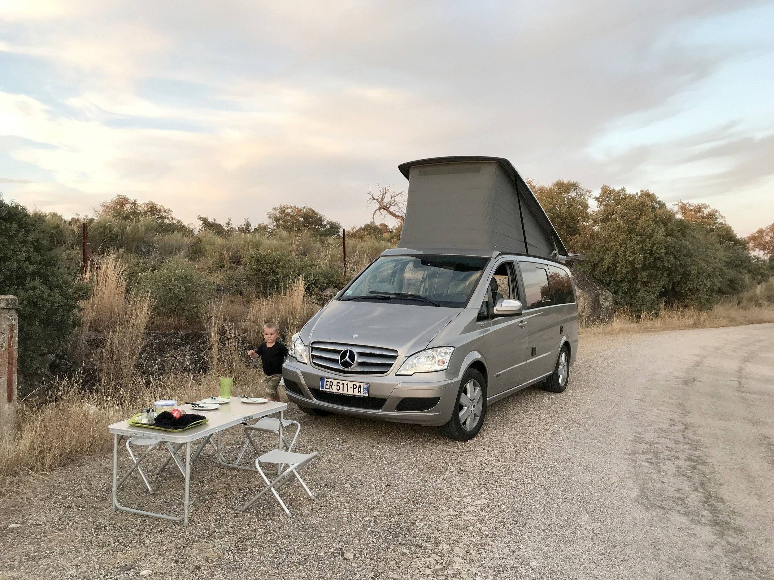 Voorkant 3/4 Mercedes - Yescapa