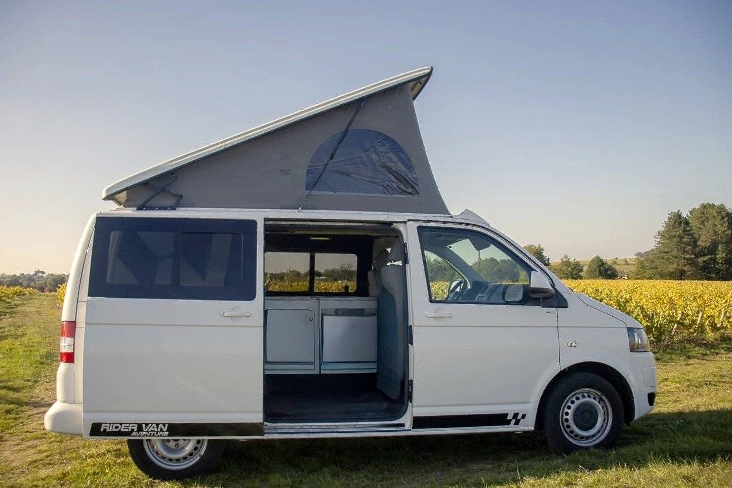 Front view from 3/4 Volkswagen - Yescapa