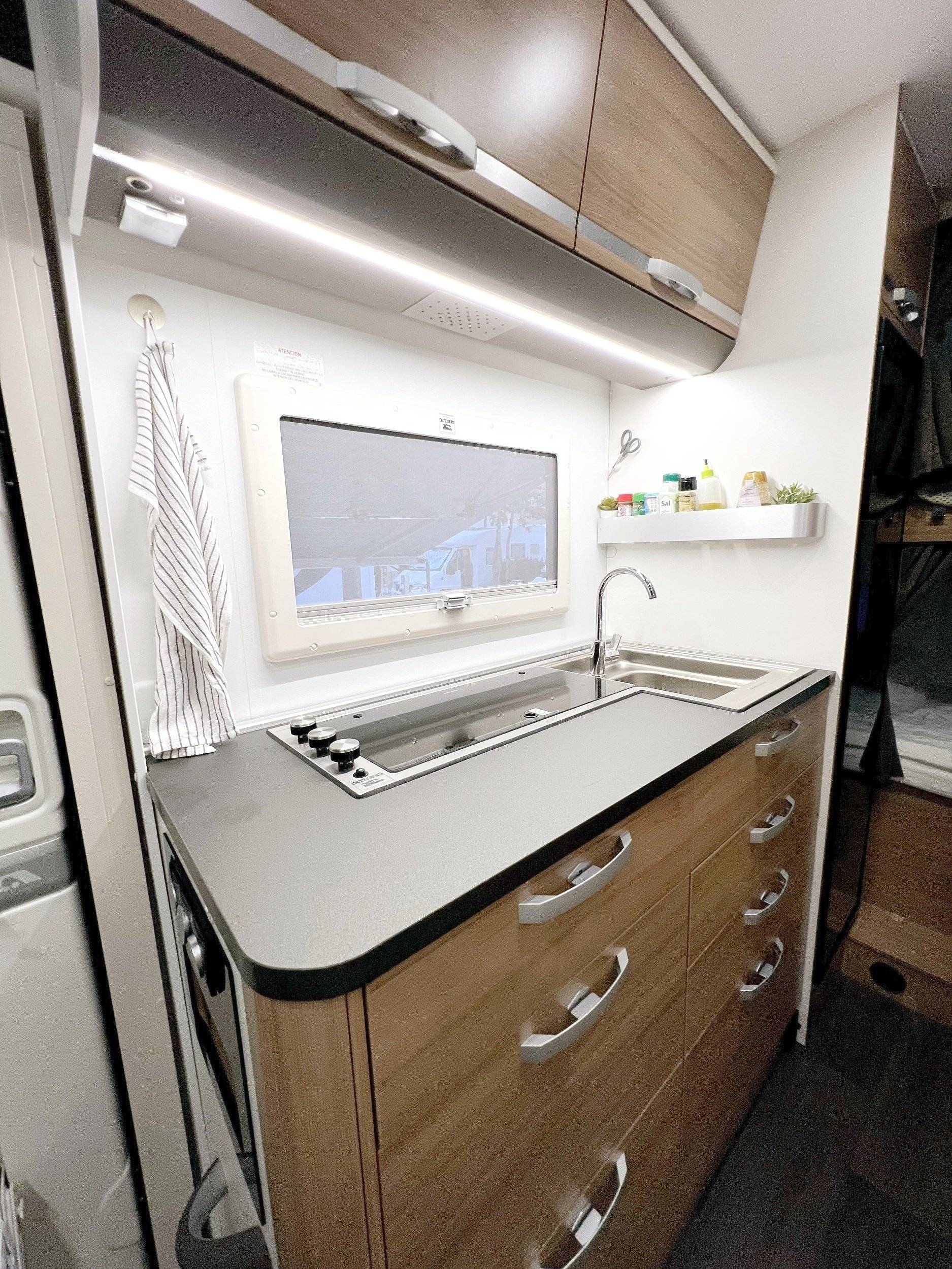 Adria ADRIA CORAL AXESS XL 670 DK